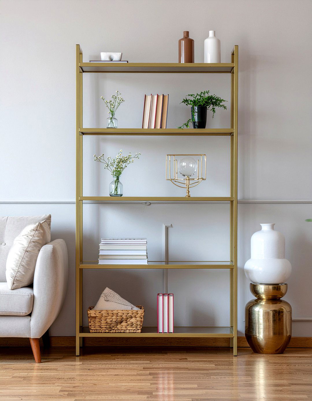Gold bookshelf - 30 gold accent living room ideas