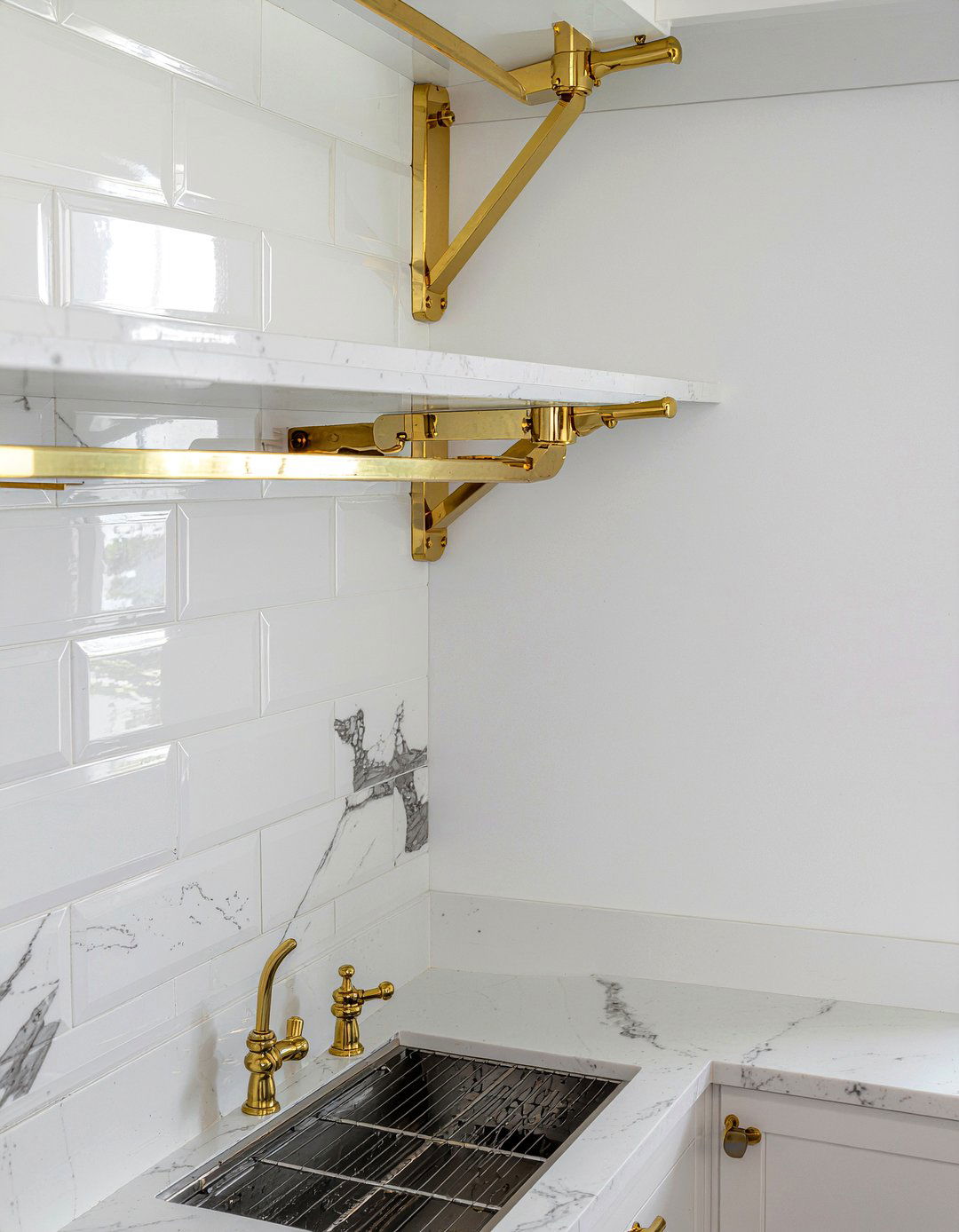 Gold brackets for kitchen shelves - 30 open shelf backsplash kitchen ideas