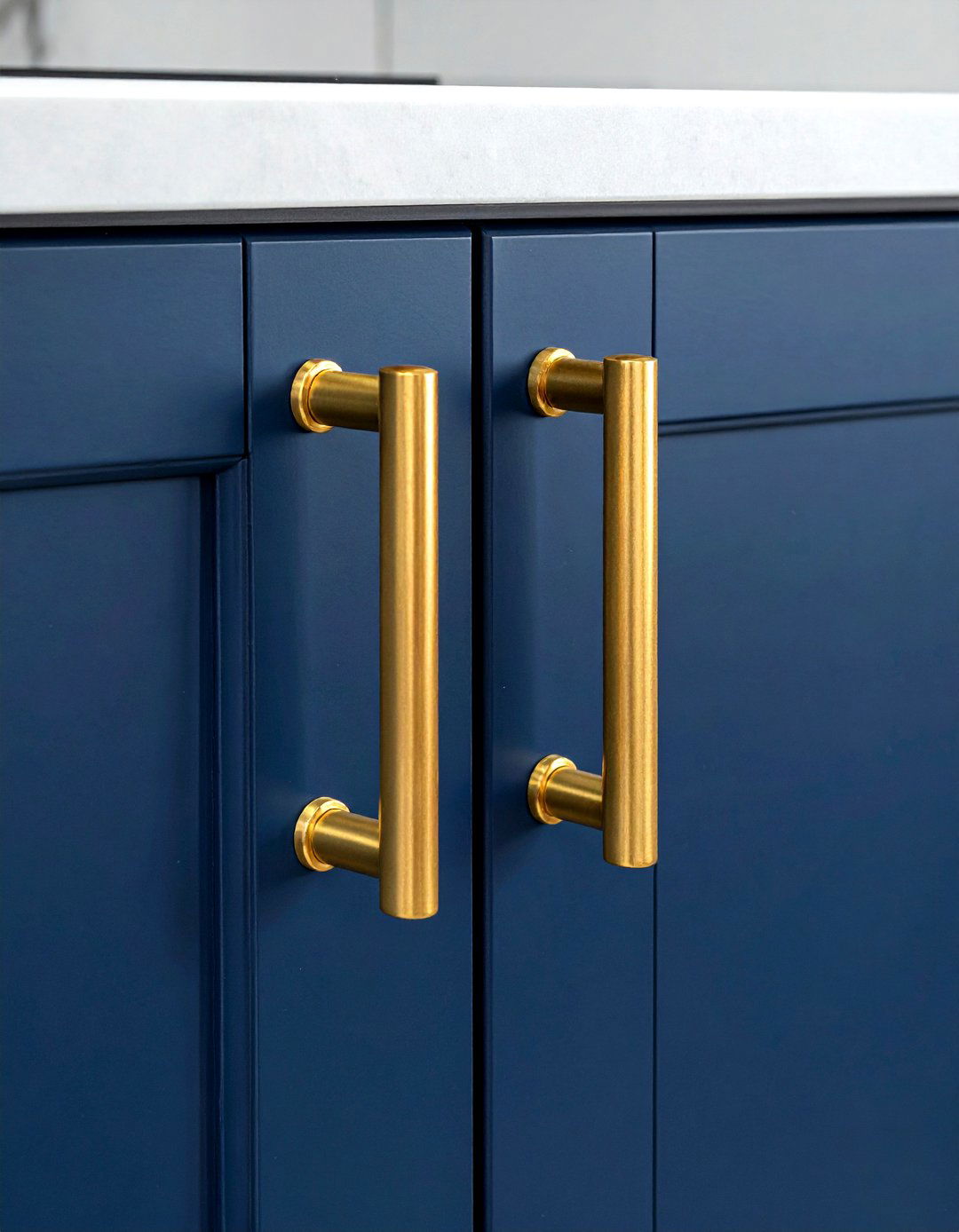 Gold cabinet hardware - 30 gold kitchen decor ideas