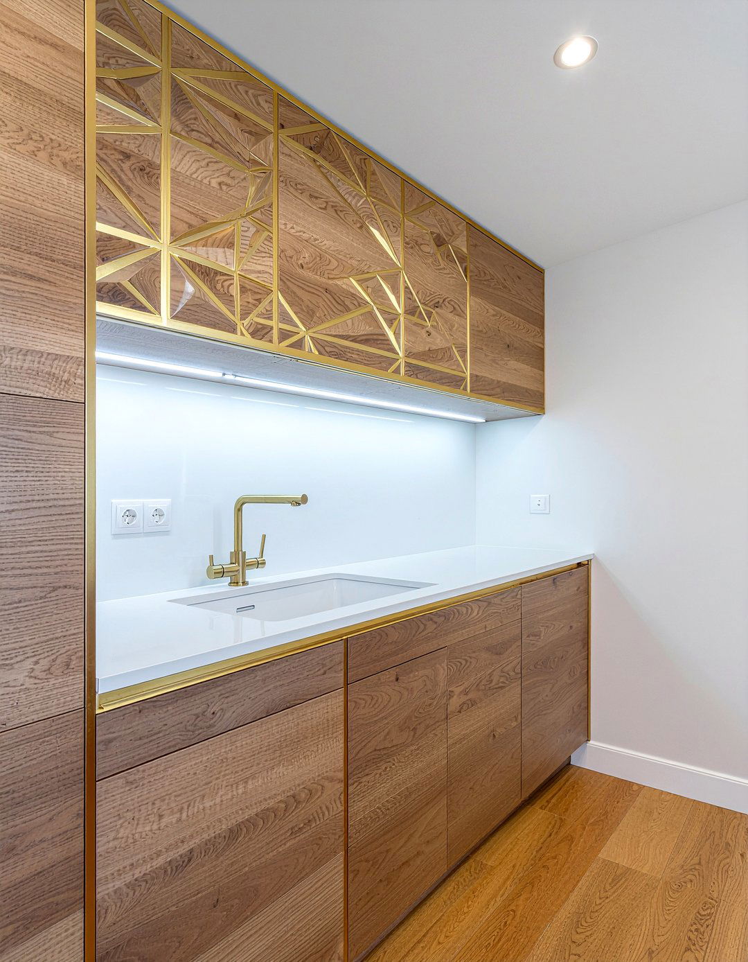 Gold cabinet inlay - 30 gold kitchen ideas