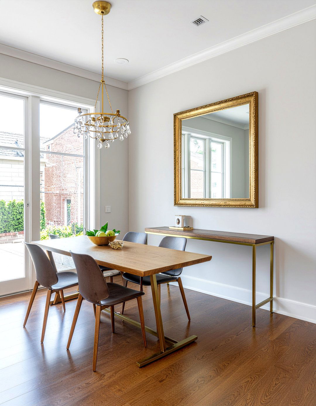 Gold dining room accents - 30 Portland dining room ideas