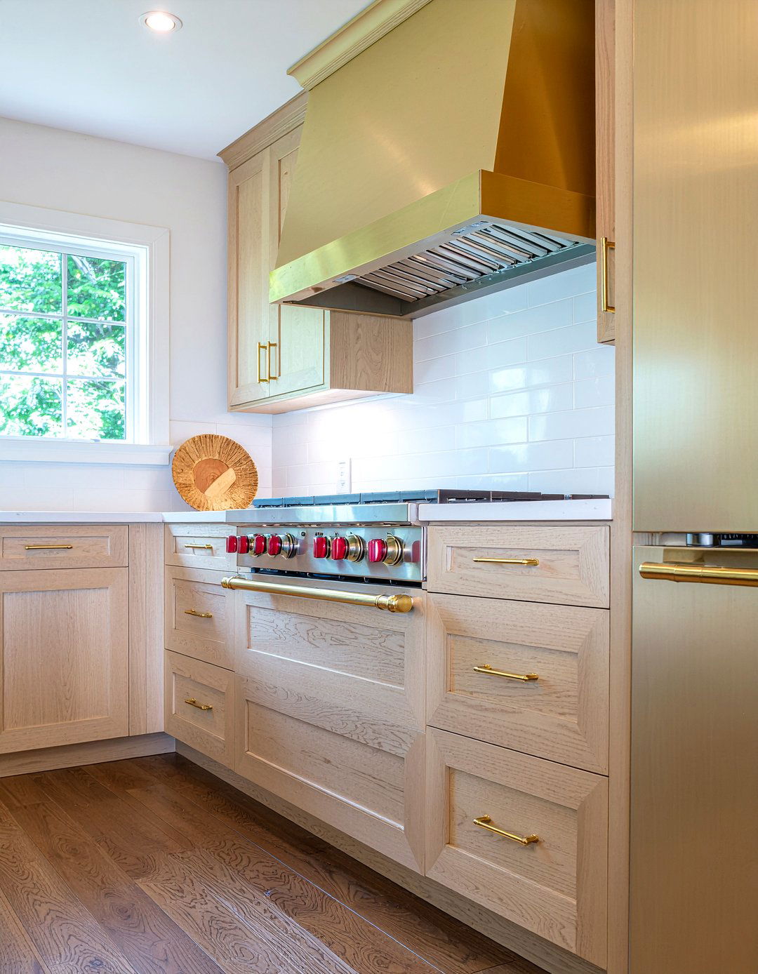 Gold hardware on oak cabinets - 30 gold kitchen hardware ideas