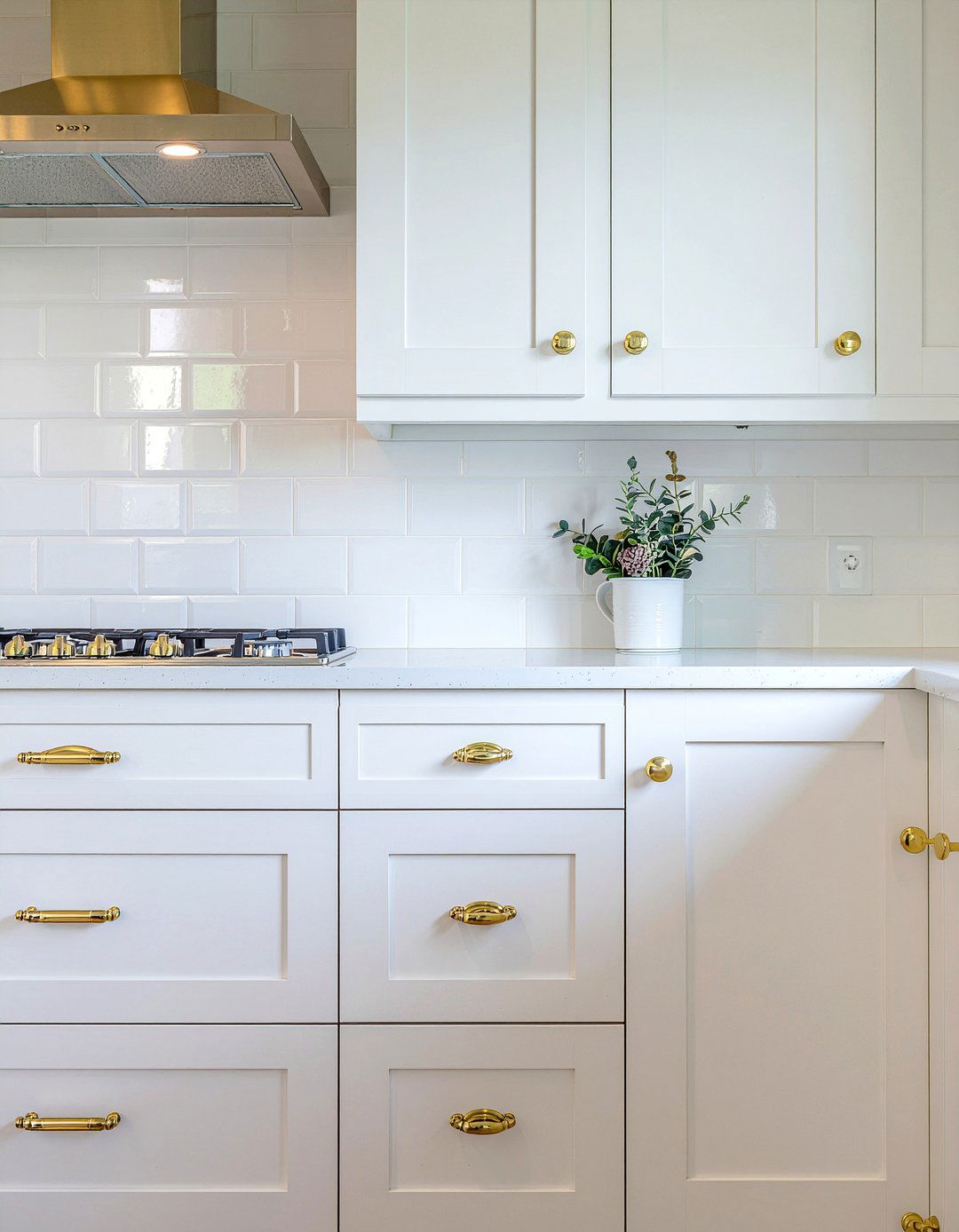 Gold hardware on white cabinets - 30 gold kitchen hardware ideas