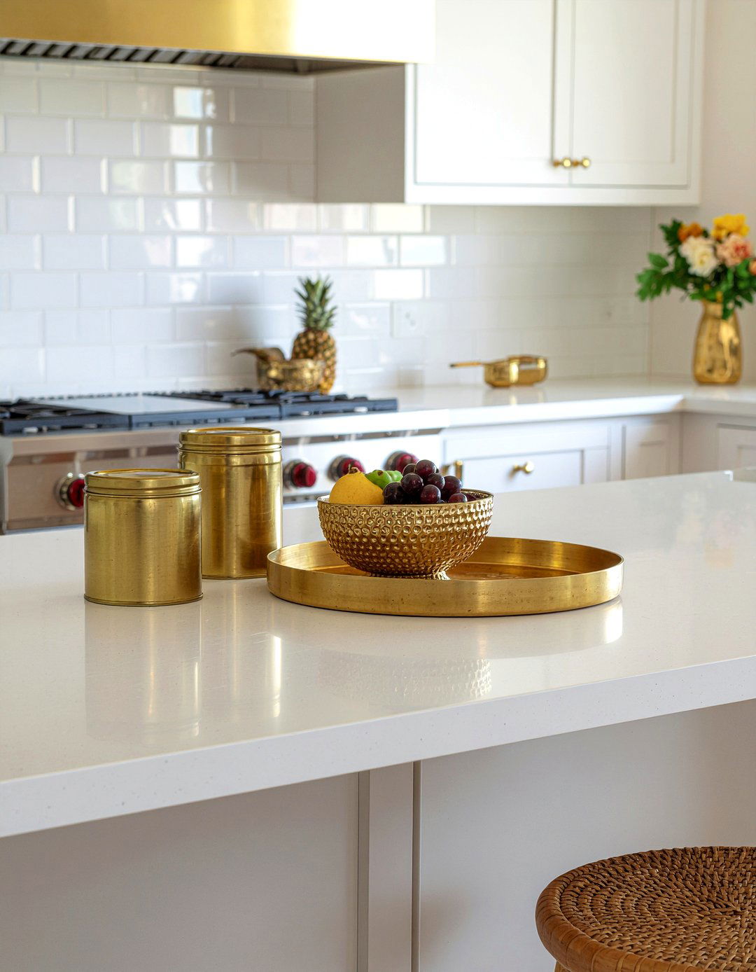 Gold kitchen accessories - 30 gold accent kitchen ideas