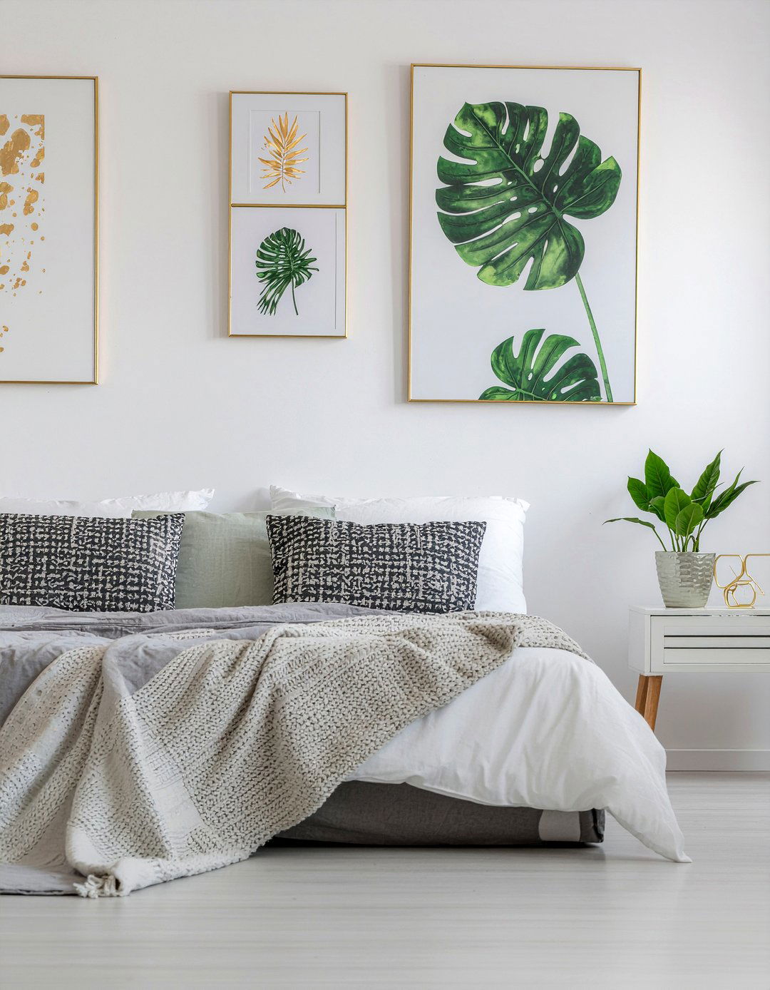 Gold leaf wall art - 30 gold accent bedroom ideas