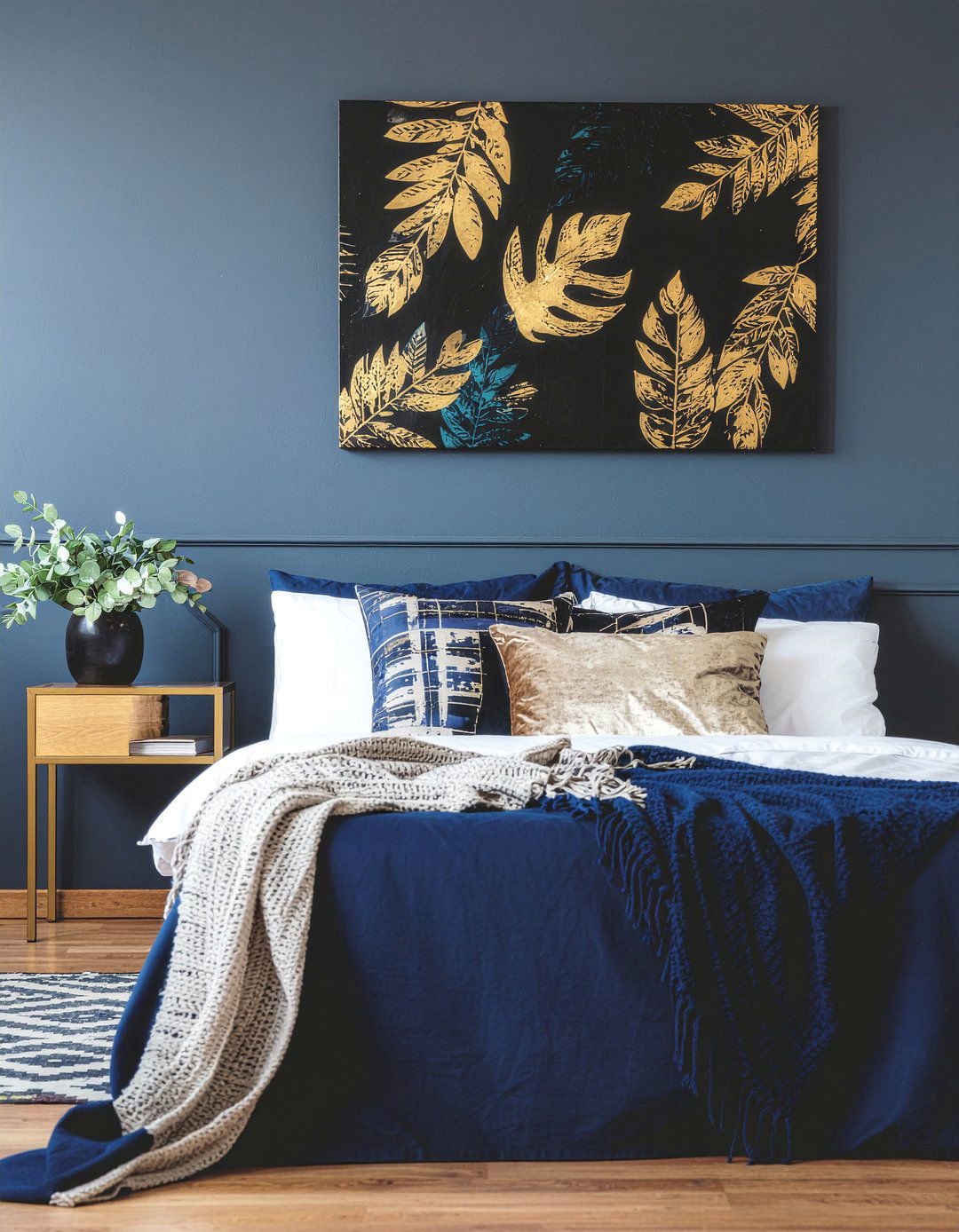 Gold leaf wall art - 30 navy and gold bedroom ideas