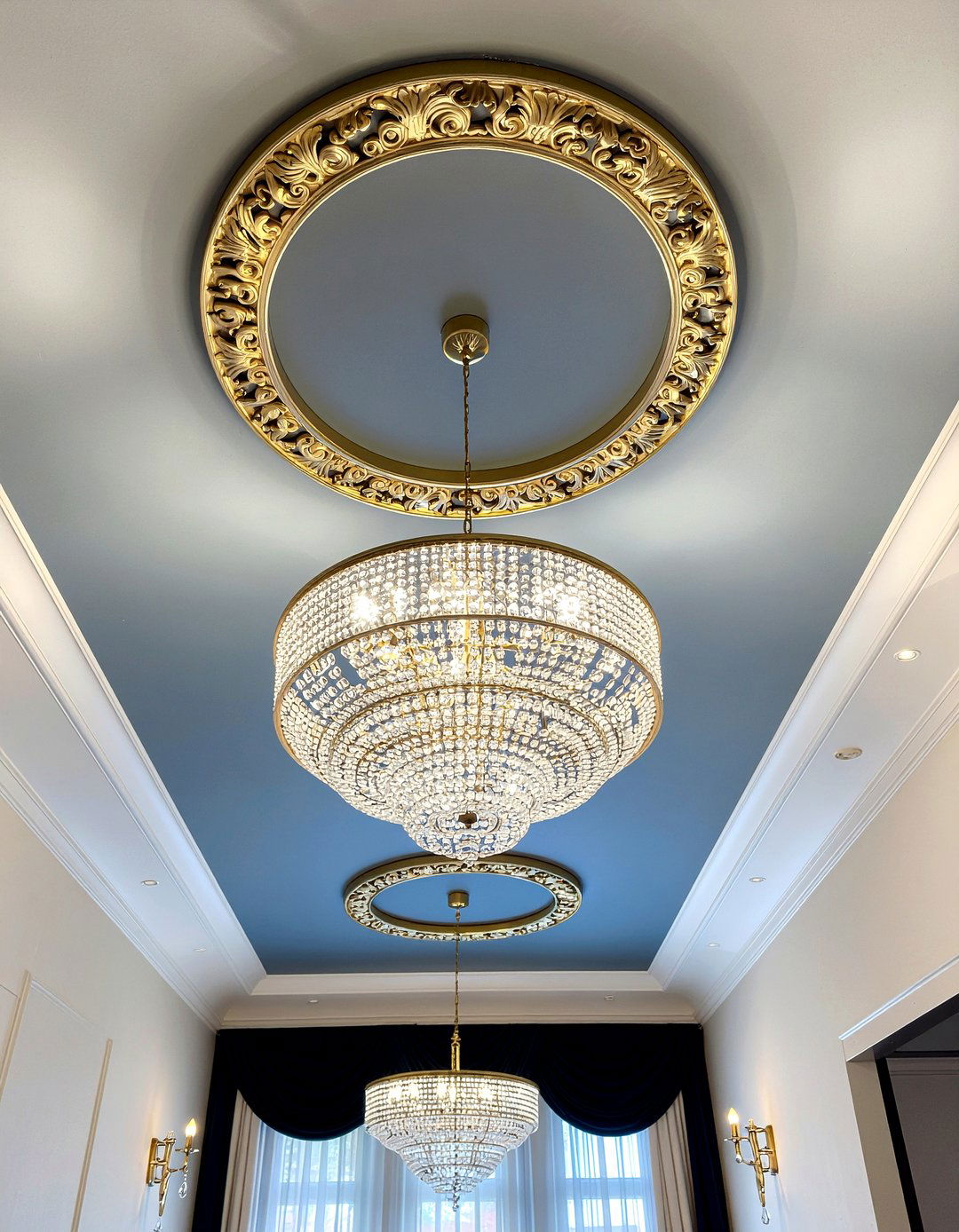 Gold light fixtures - 30 navy and gold bedroom ideas