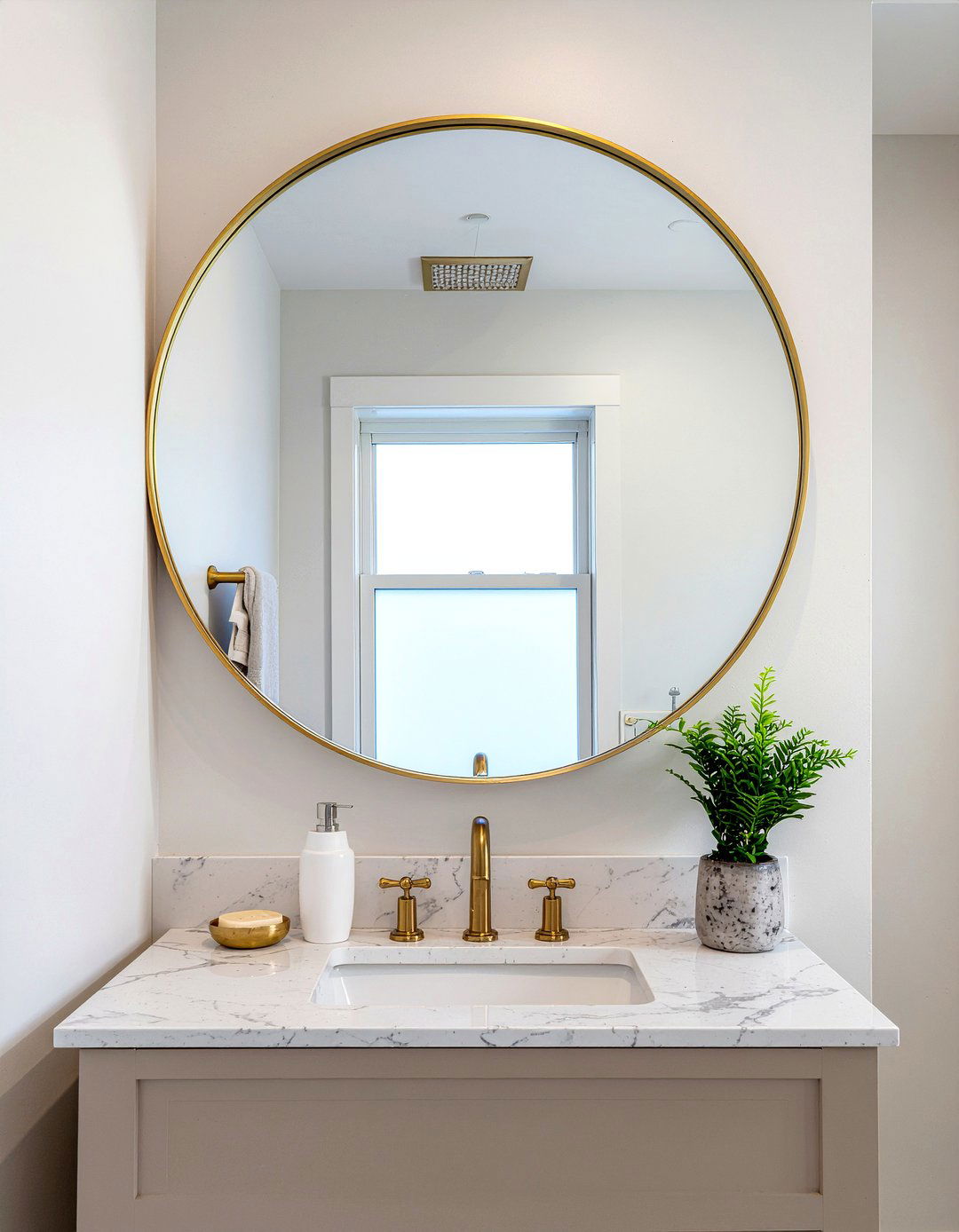 Gold round mirror - 30 modern take on classic bathroom ideas