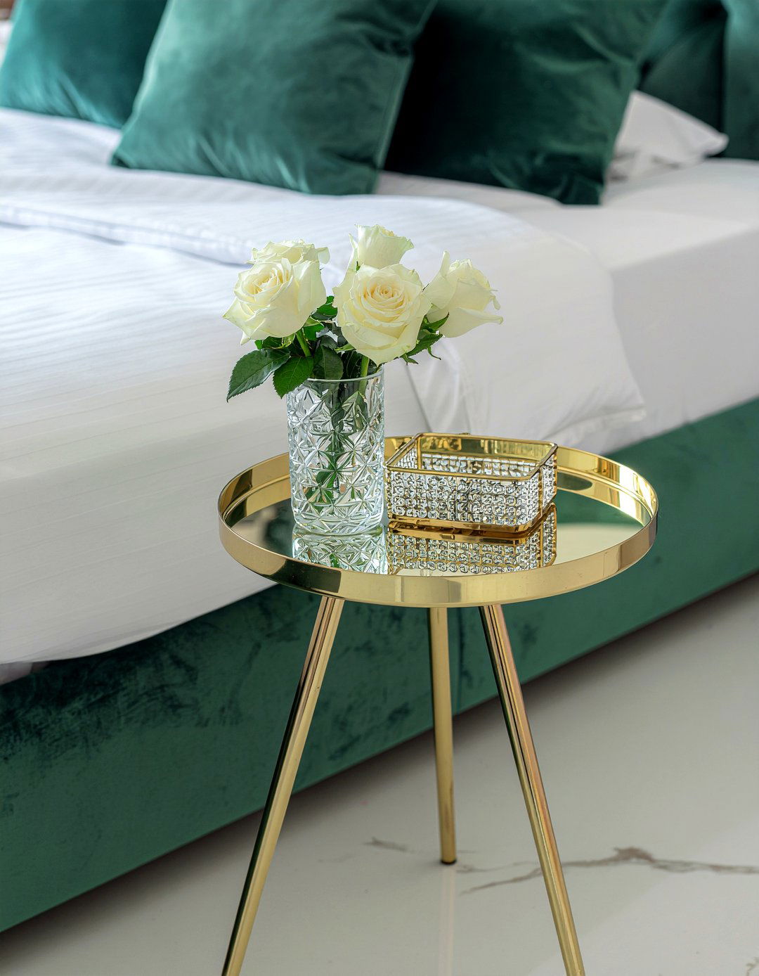 Gold round nightstand - 30 bedroom round nightstands