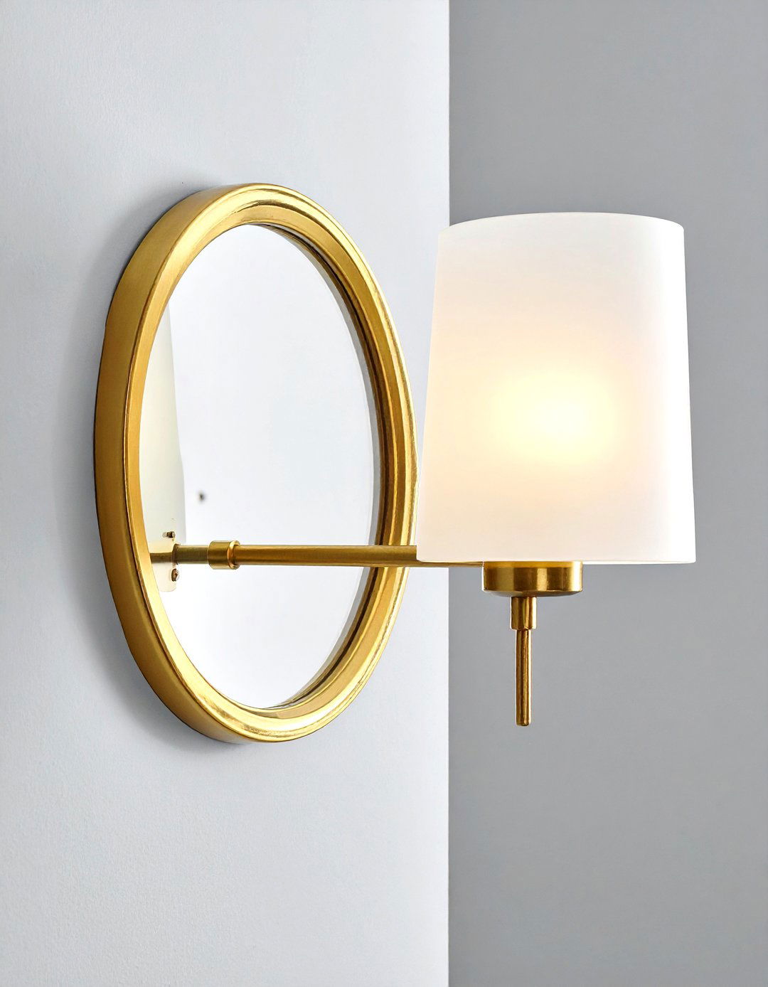 Gold wall sconce - 30 gold bathroom decor ideas