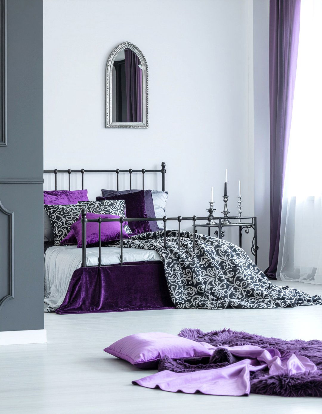 Gothic Bedroom - 30 one of a kind bedroom ideas