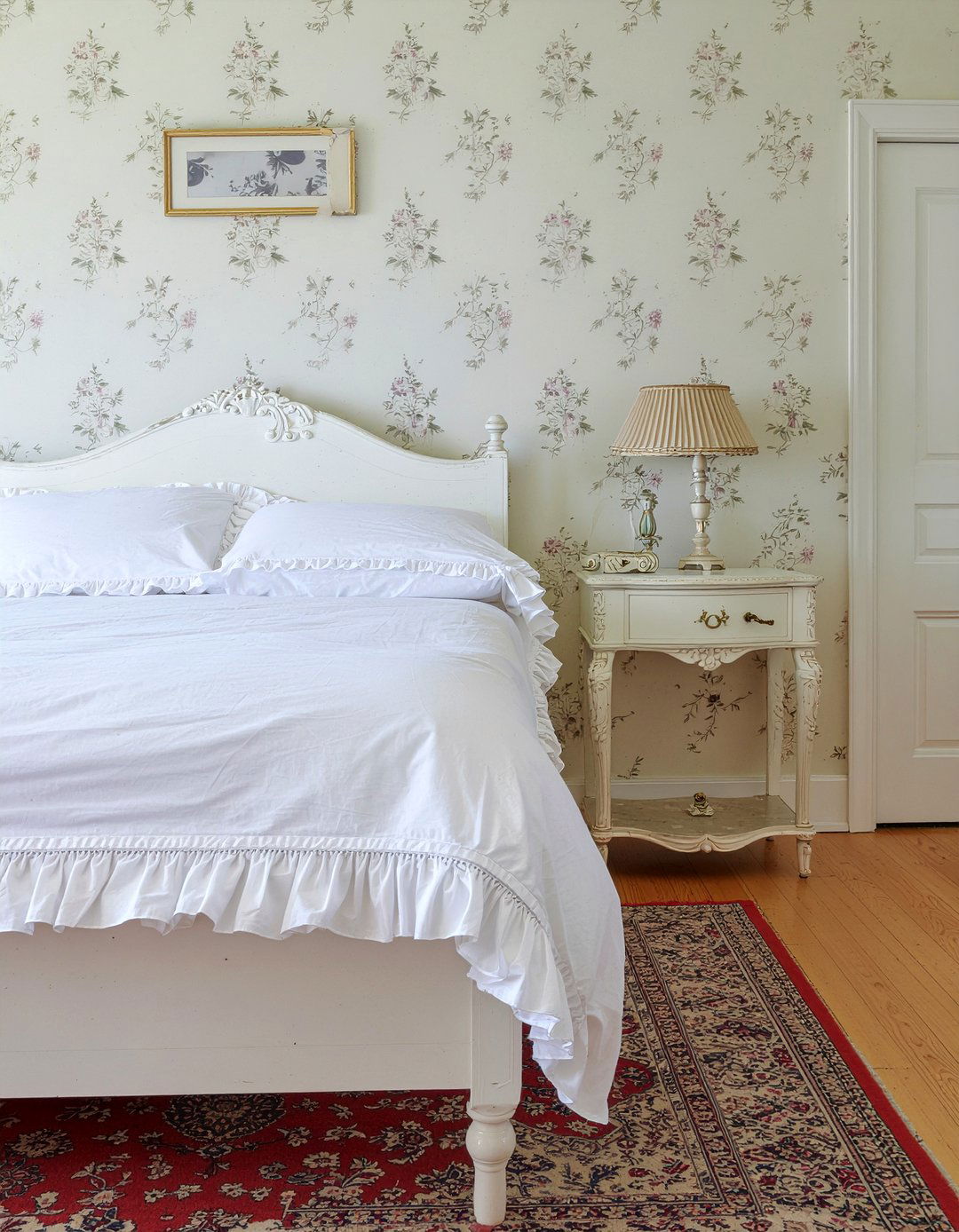 Grandmillennial Bedroom - 30 one of a kind bedroom ideas