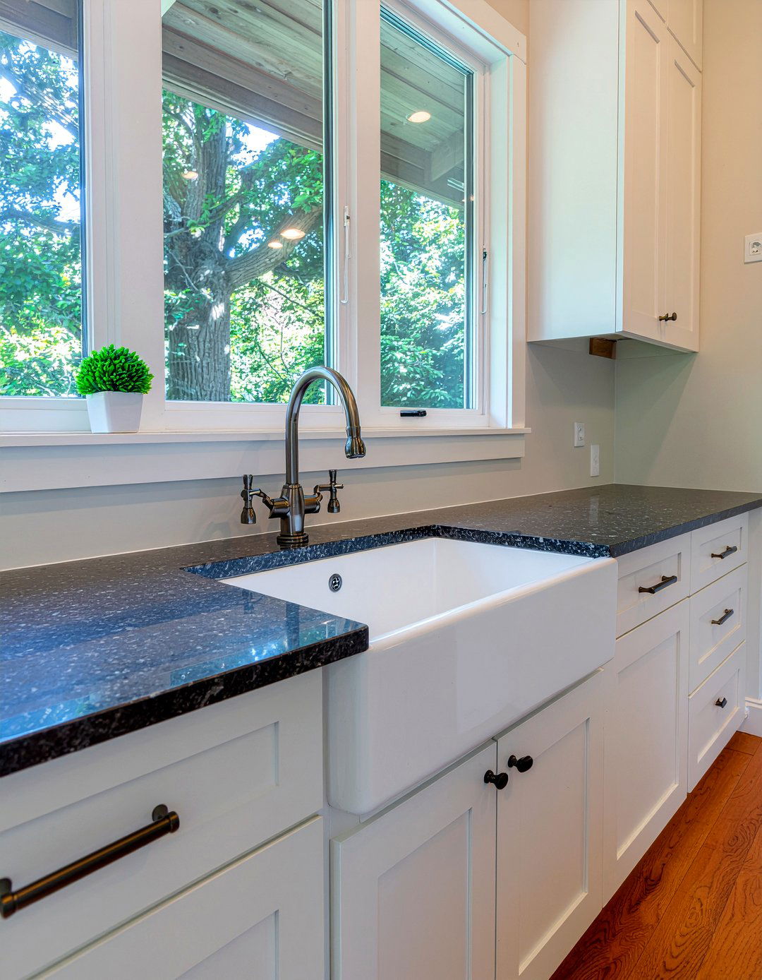 Granite With Farmhouse Sink - 30 granite countertop kitchen ideas