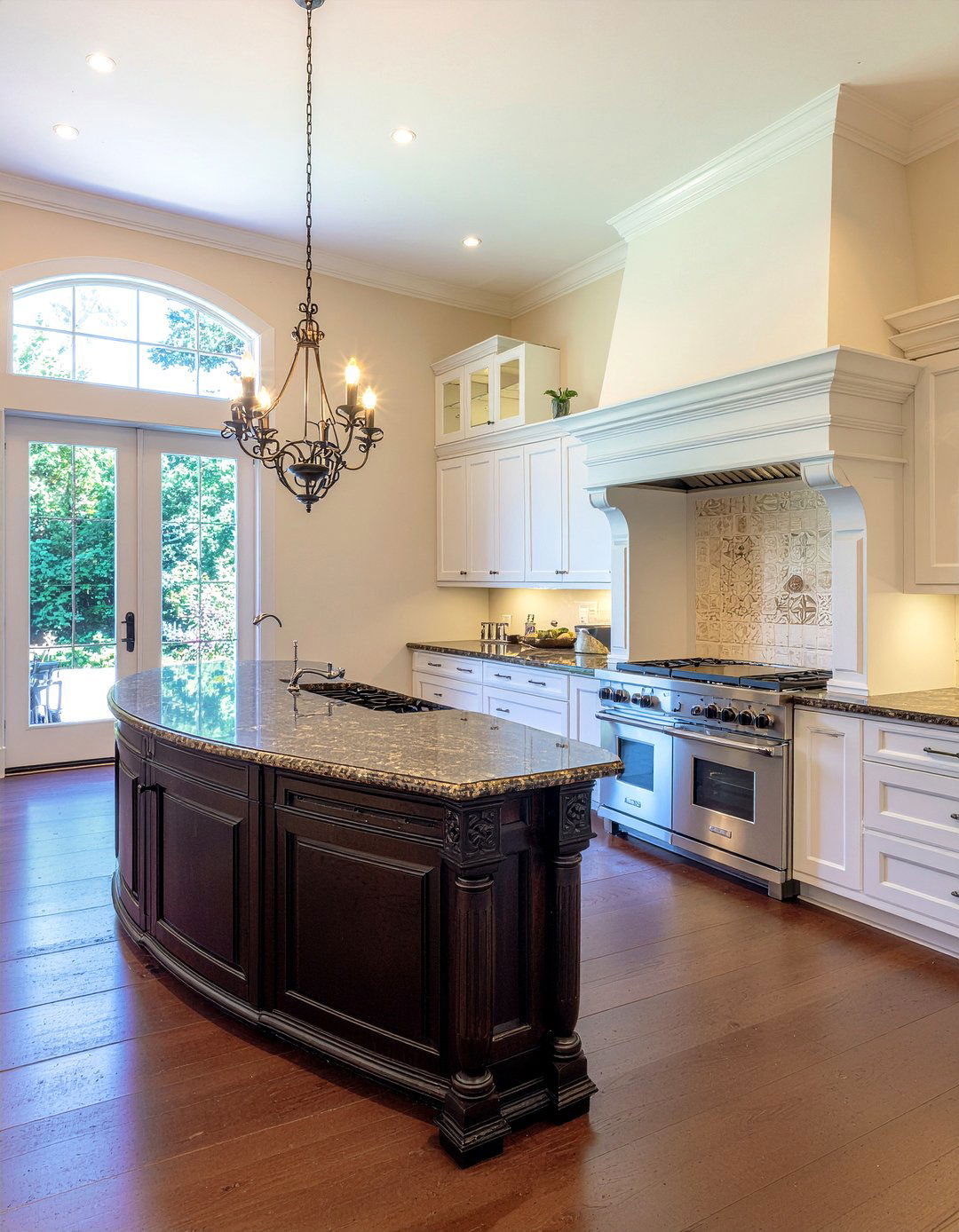 Granite curved island - 30 curved kitchen island ideas
