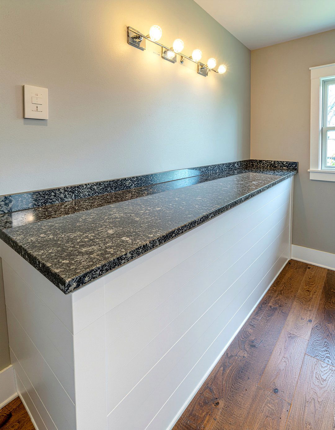 Granite top pony wall - 30 bathroom half wall ideas