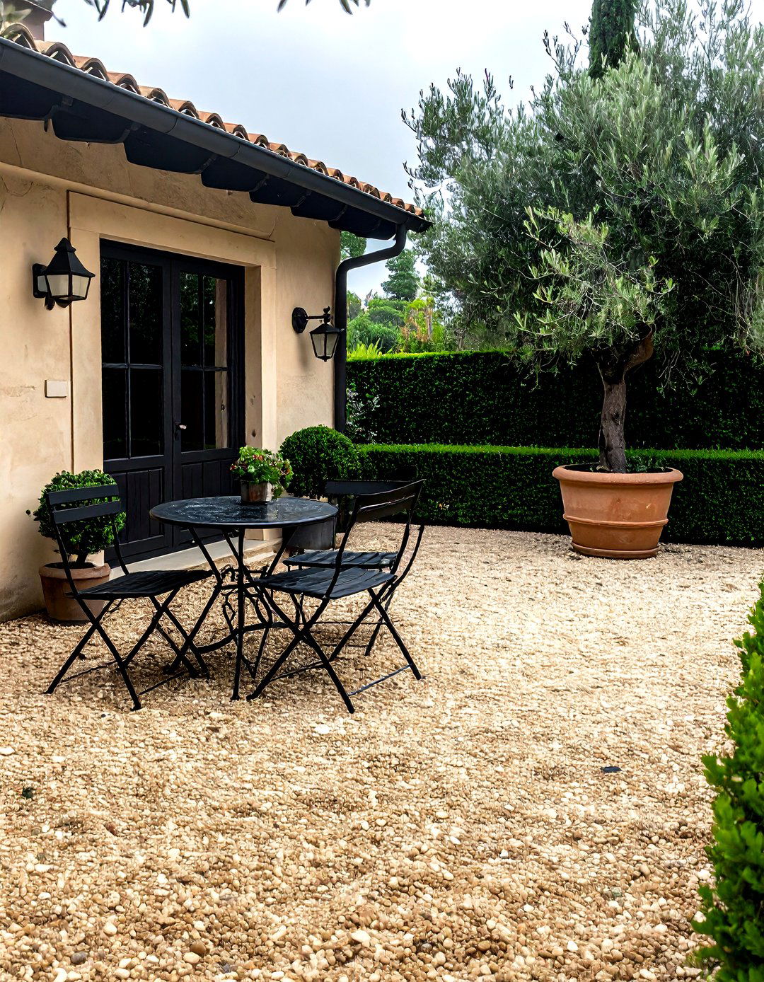 Gravel Patio - 30 backyard decor ideas