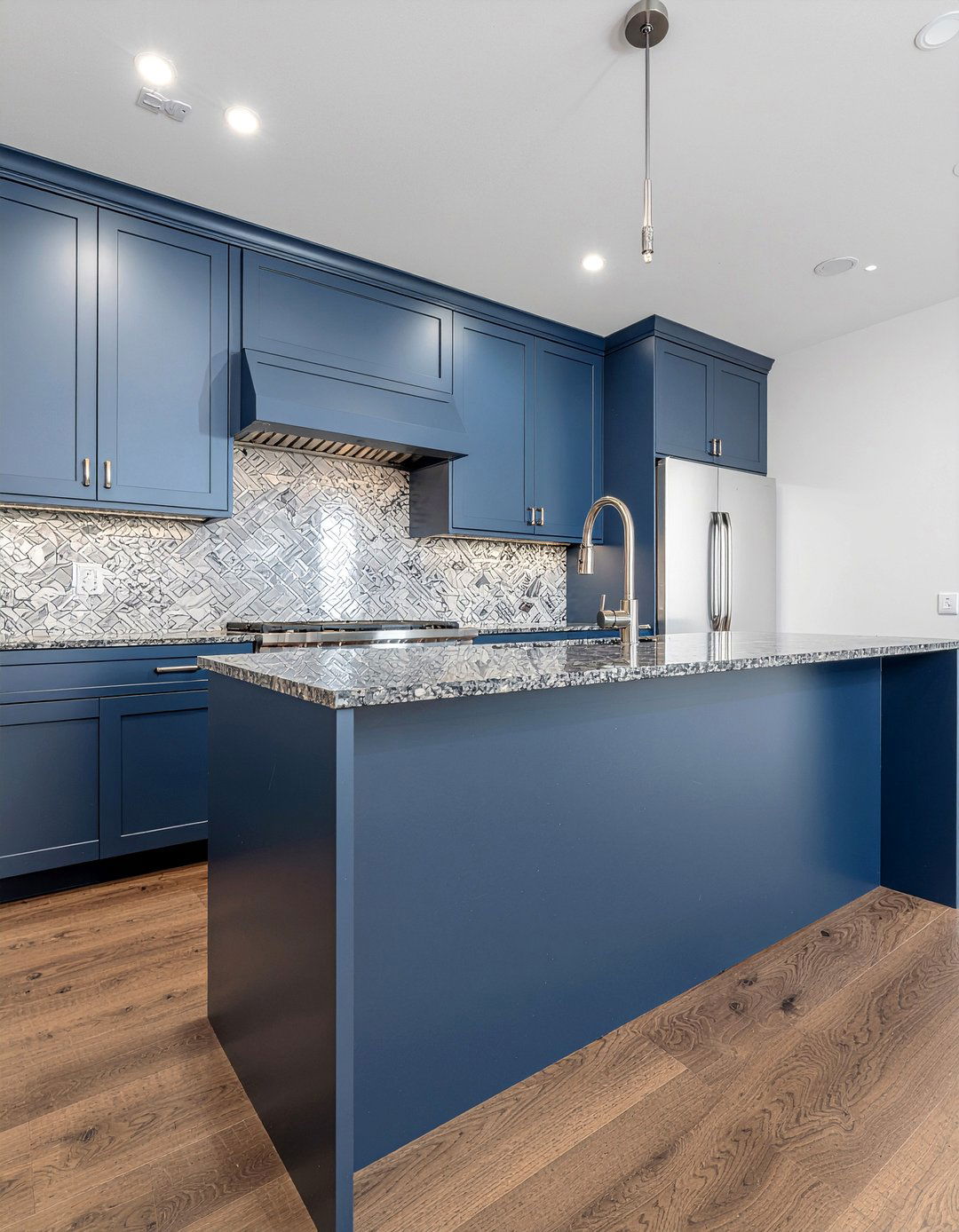 Gray Quartz Style Laminate - 30 laminate countertop kitchen ideas