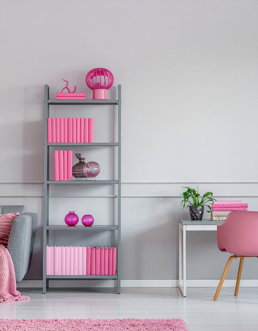 Gray built in bookshelves pink books - 30 pink and gray living room ideas