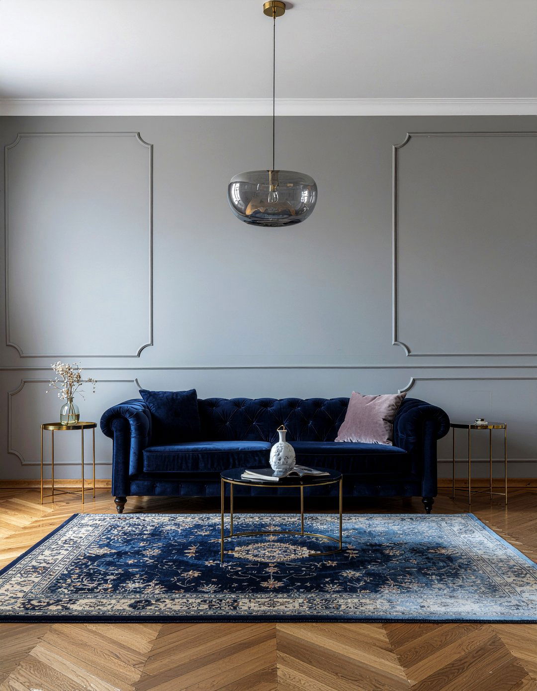 Gray living room with velvet sofa - 30 living room gray walls