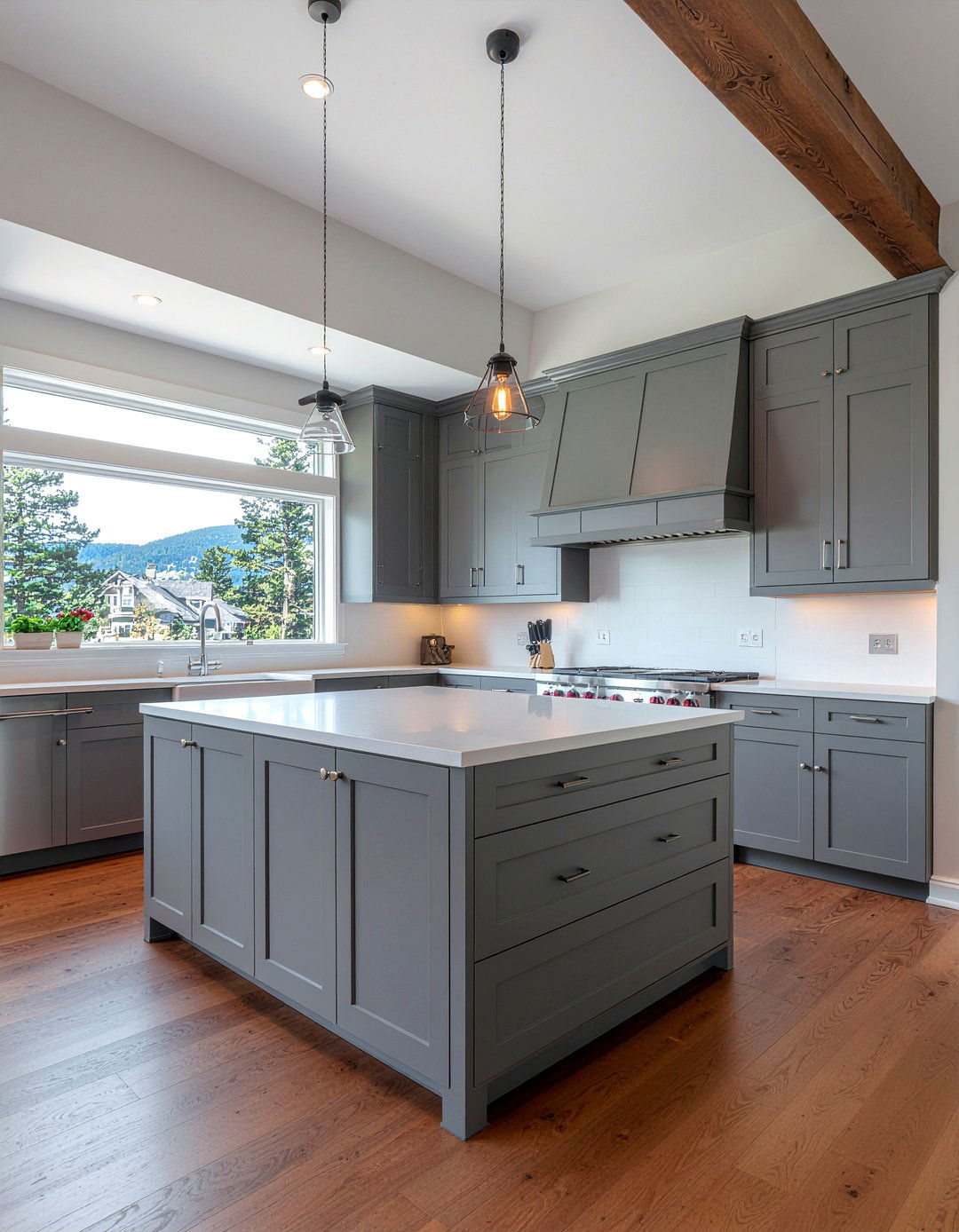 Gray shaker cabinets - 30 ski house kitchen ideas