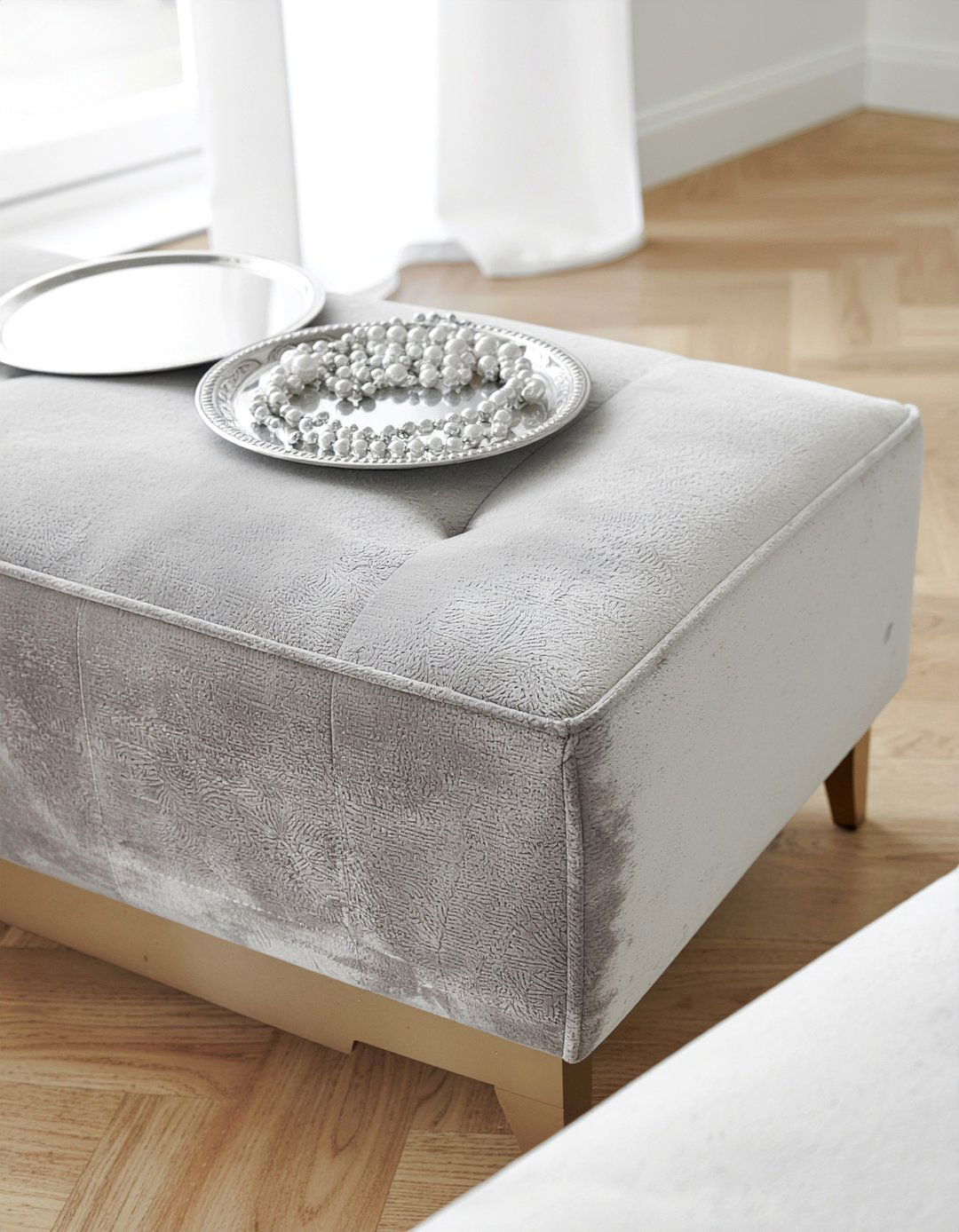 Gray velvet ottoman - 30 living room velvet ottoman ideas
