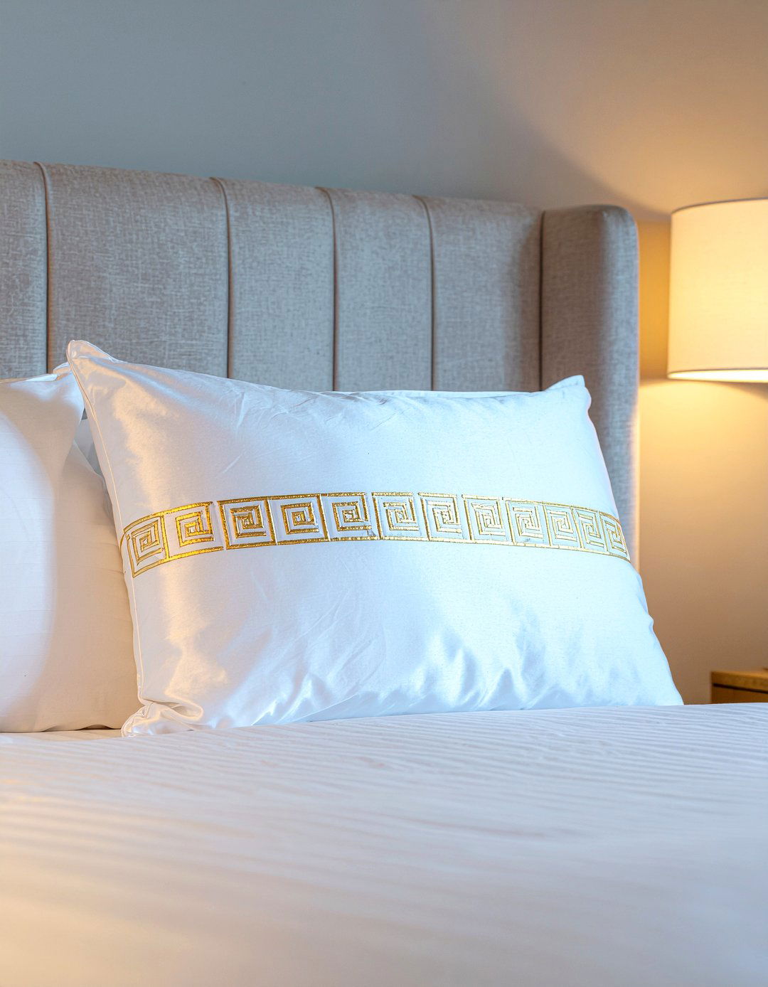 Greek Key Pattern - 30 Hollywood regency bedroom ideas