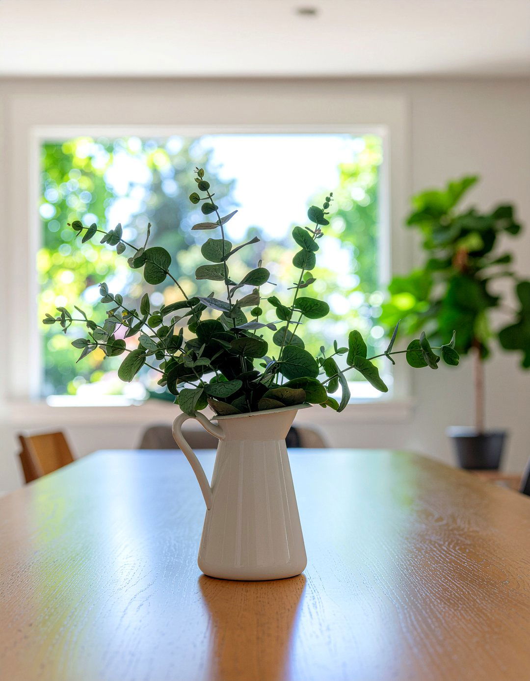 Greenery Centerpiece - 30 farmhouse dining room ideas