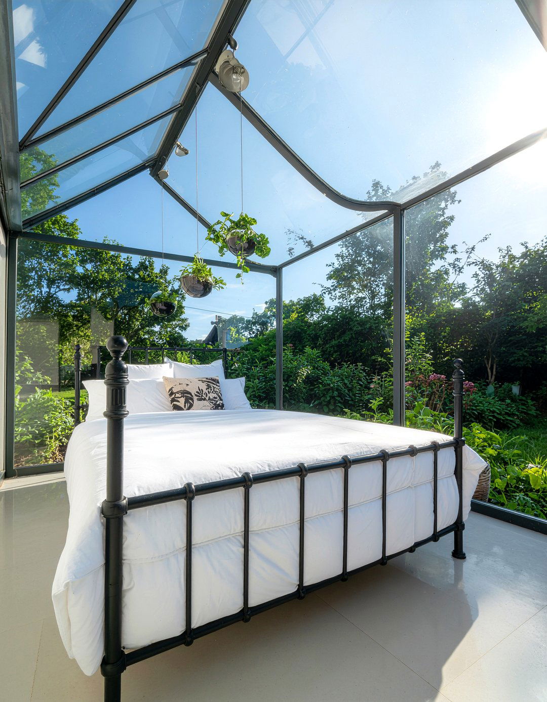 Greenhouse Style Bedroom - 30 garden themed bedroom ideas