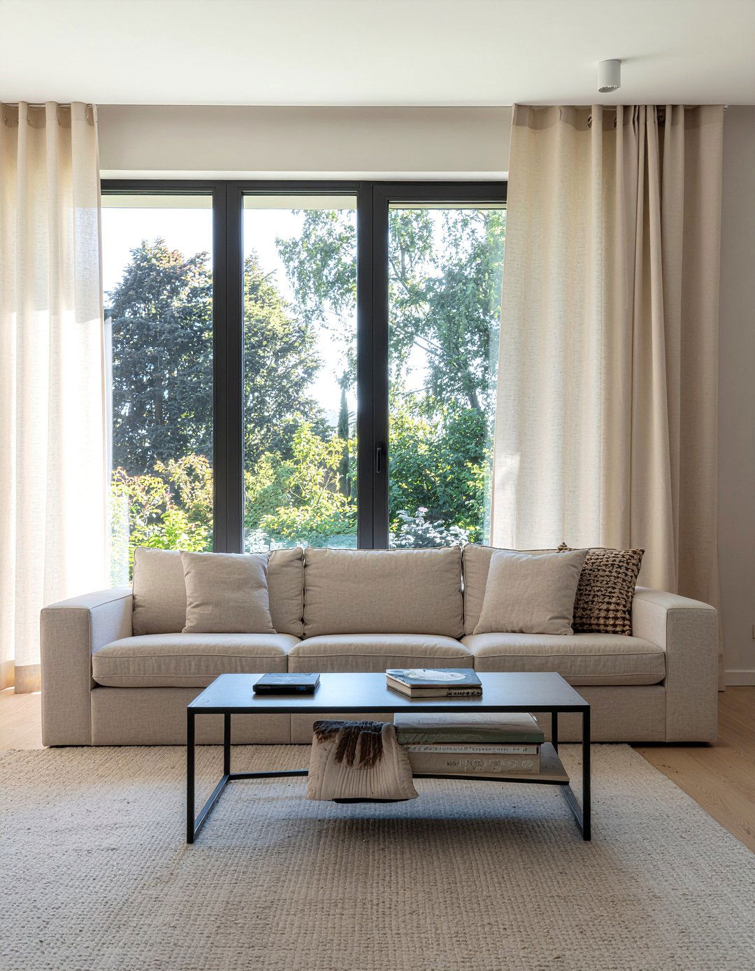 Greige living room with linen curtains - 30 greige living room ideas