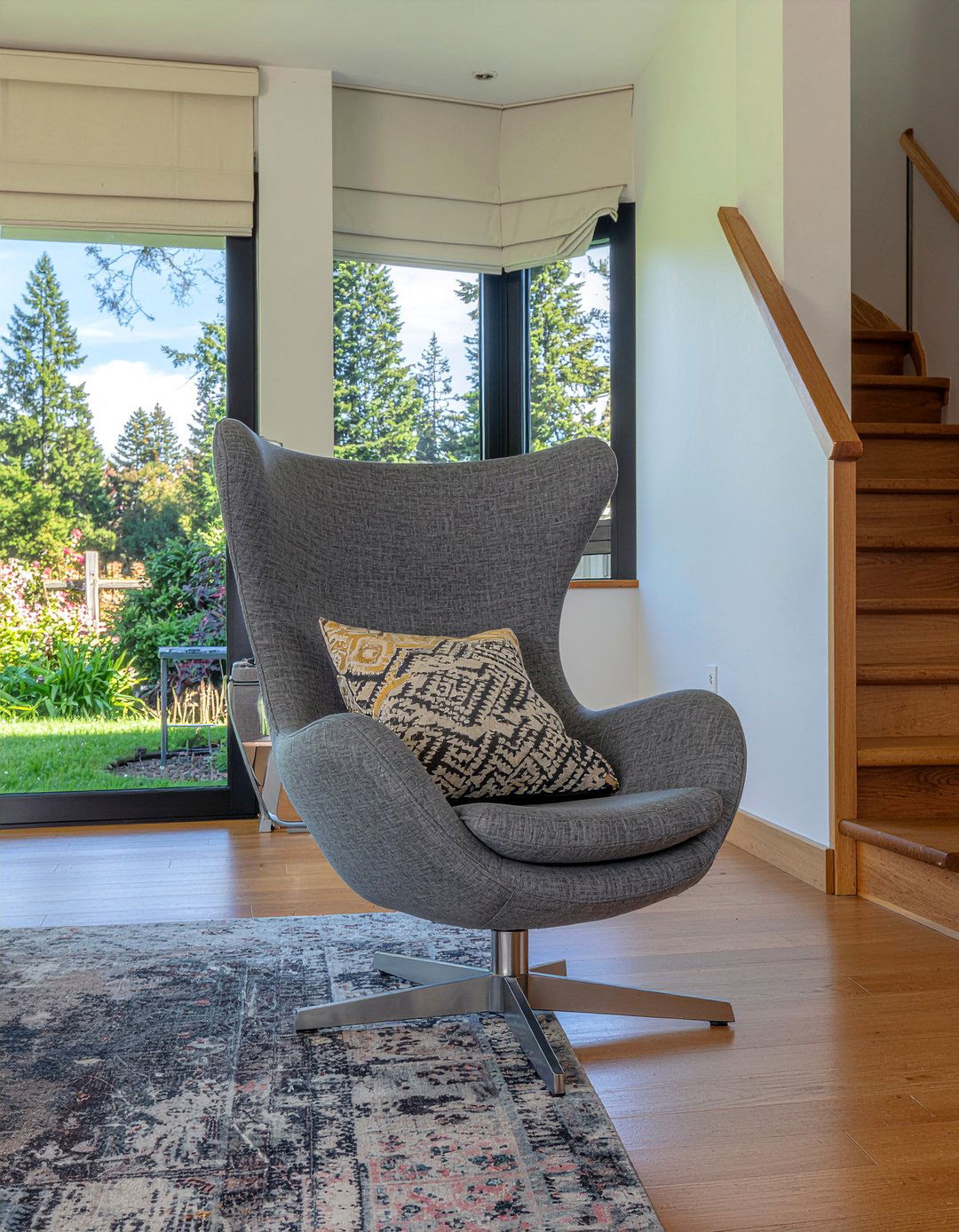 30 Living Room Egg Chair Ideas for Trendy Modern Comfort