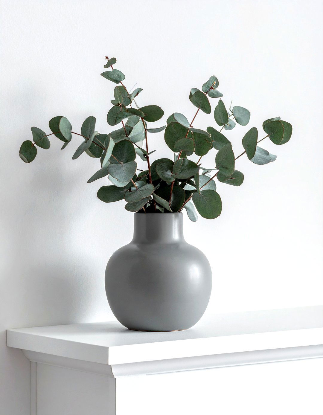 Grey ceramic vase - 30 grey living room accessories ideas
