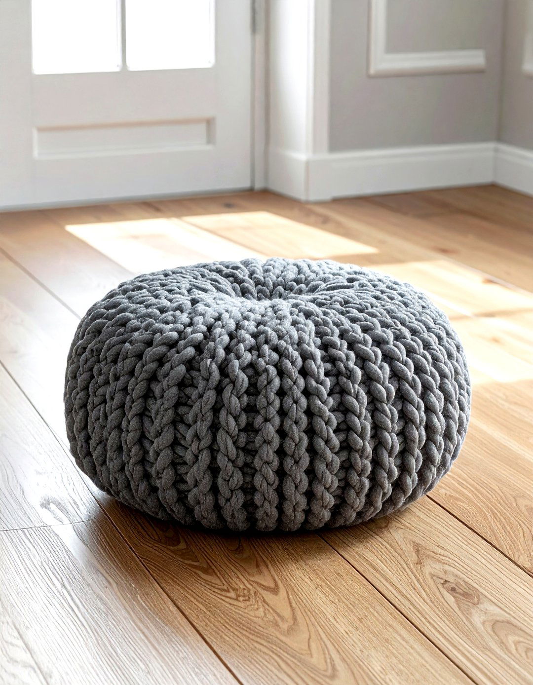 Grey knit pouf - 30 grey living room accessories ideas