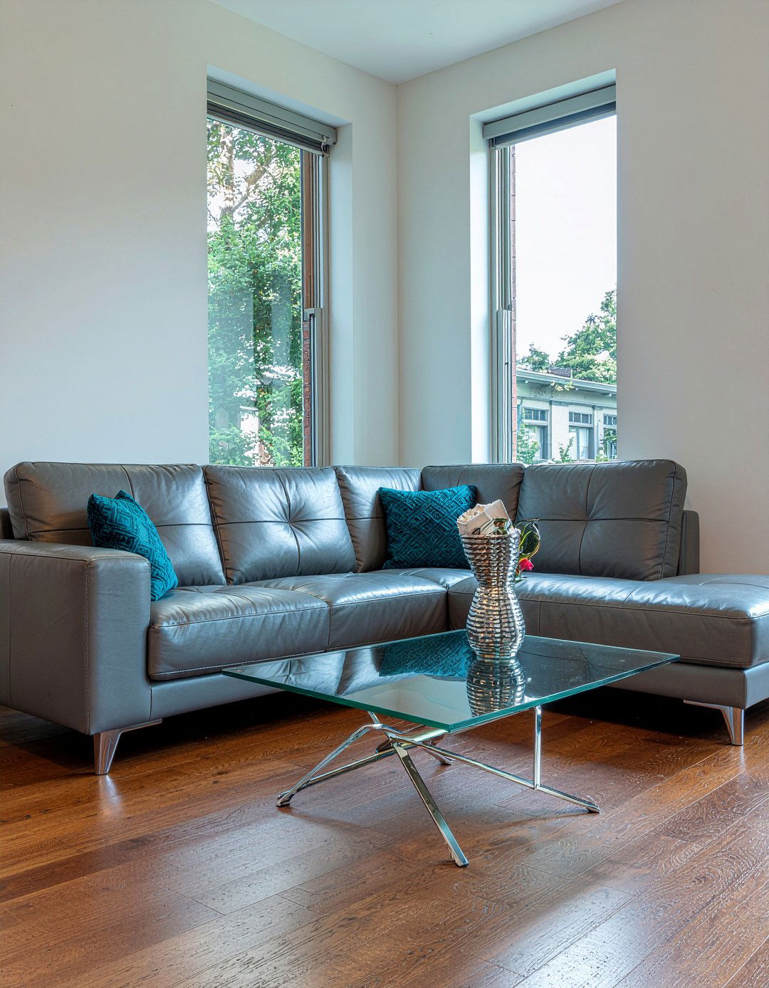 Grey leather sofa - 30 leather living room ideas