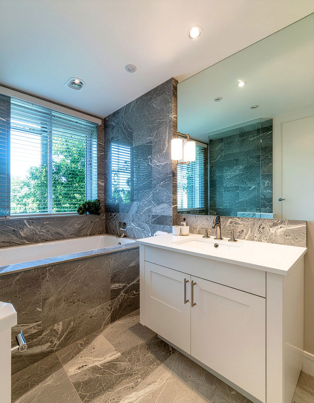 Grey marble bathroom tile - 30 floor to ceiling tile bathroom ideas