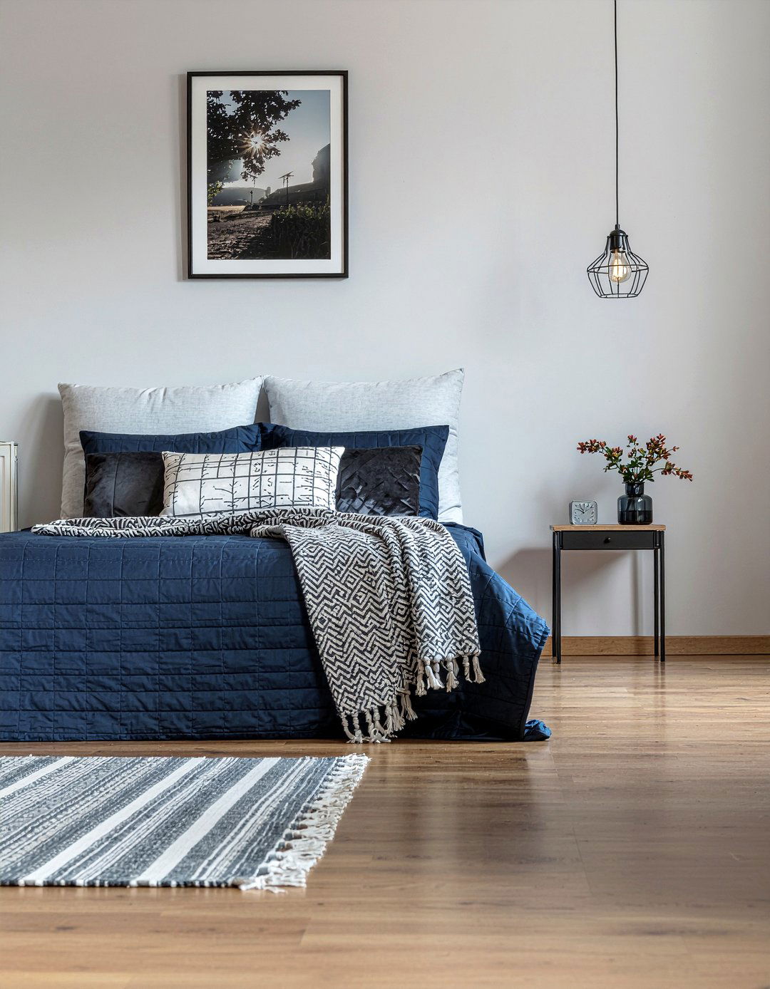 Grey wood grain vinyl - 30 bedroom vinyl flooring ideas