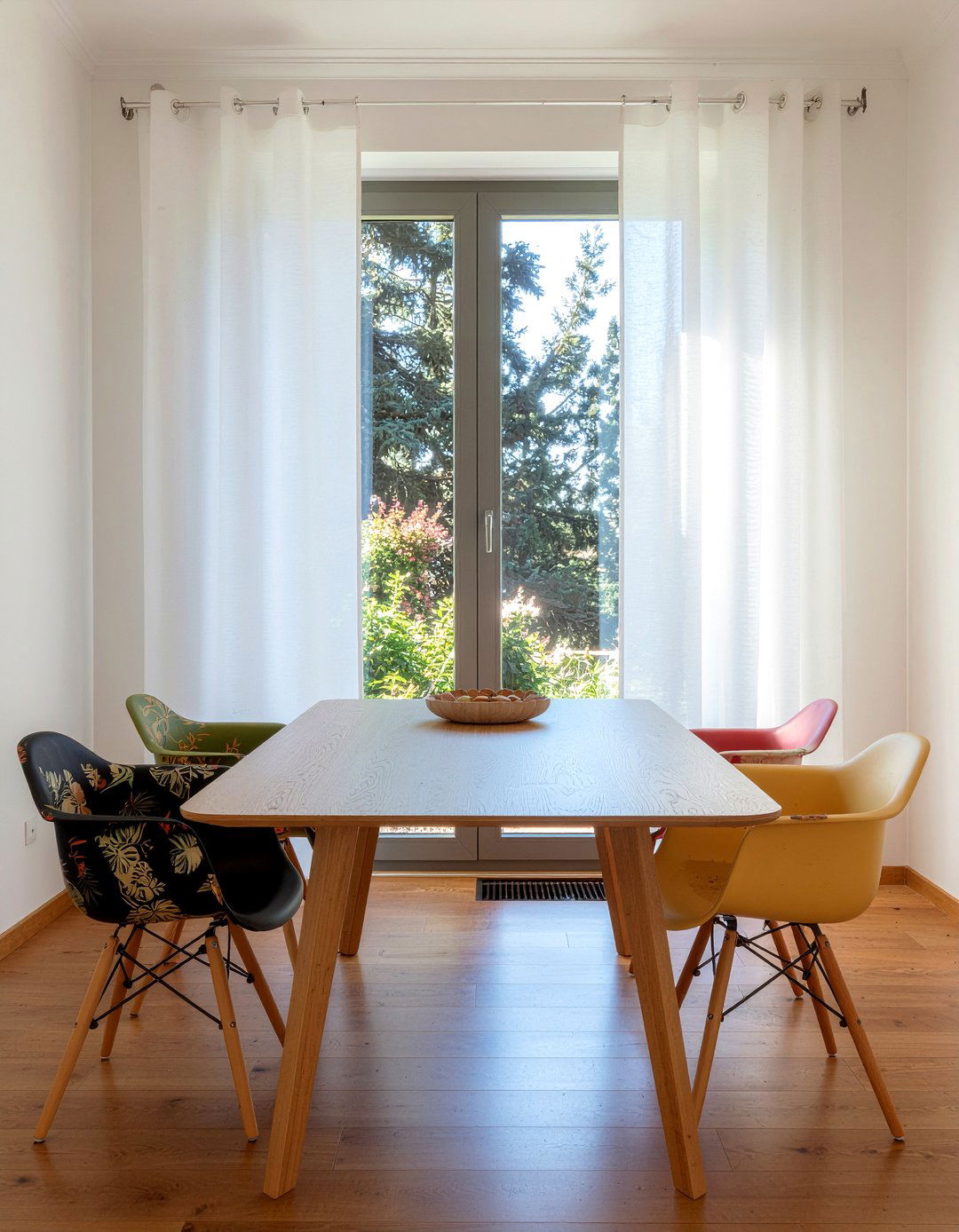 Grommet top sheer curtains - 30 sheer curtain dining room ideas