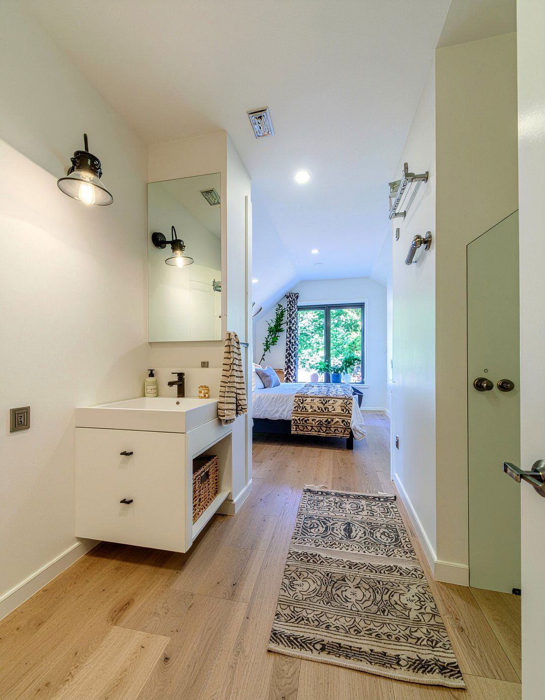 Guest room en suite conversion - 30 bathroom conversion ideas