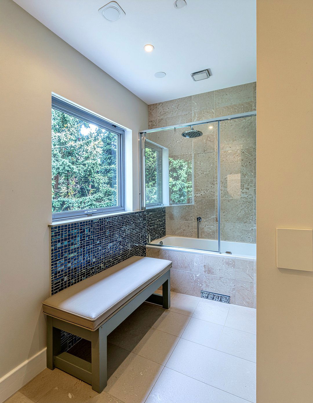 Half glass bathroom wall - 30 glass bathroom ideas