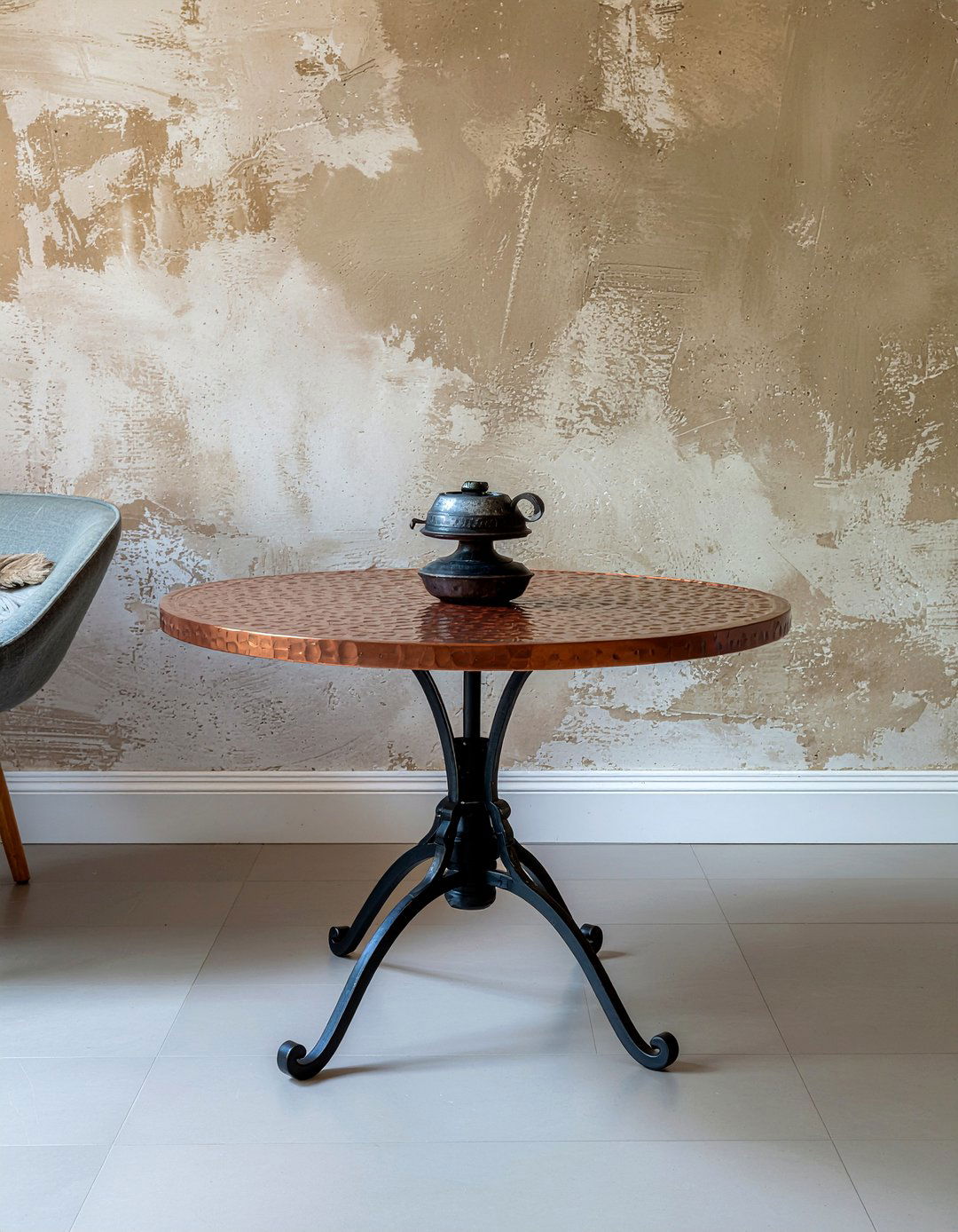 Hammered Copper Dining Table - 30 metal dining table ideas