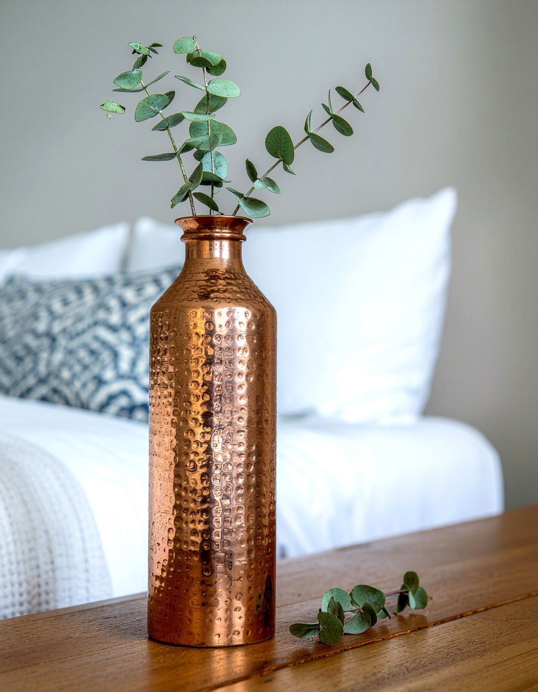 Hammered Metal Vase - 30 metal accent bedroom ideas