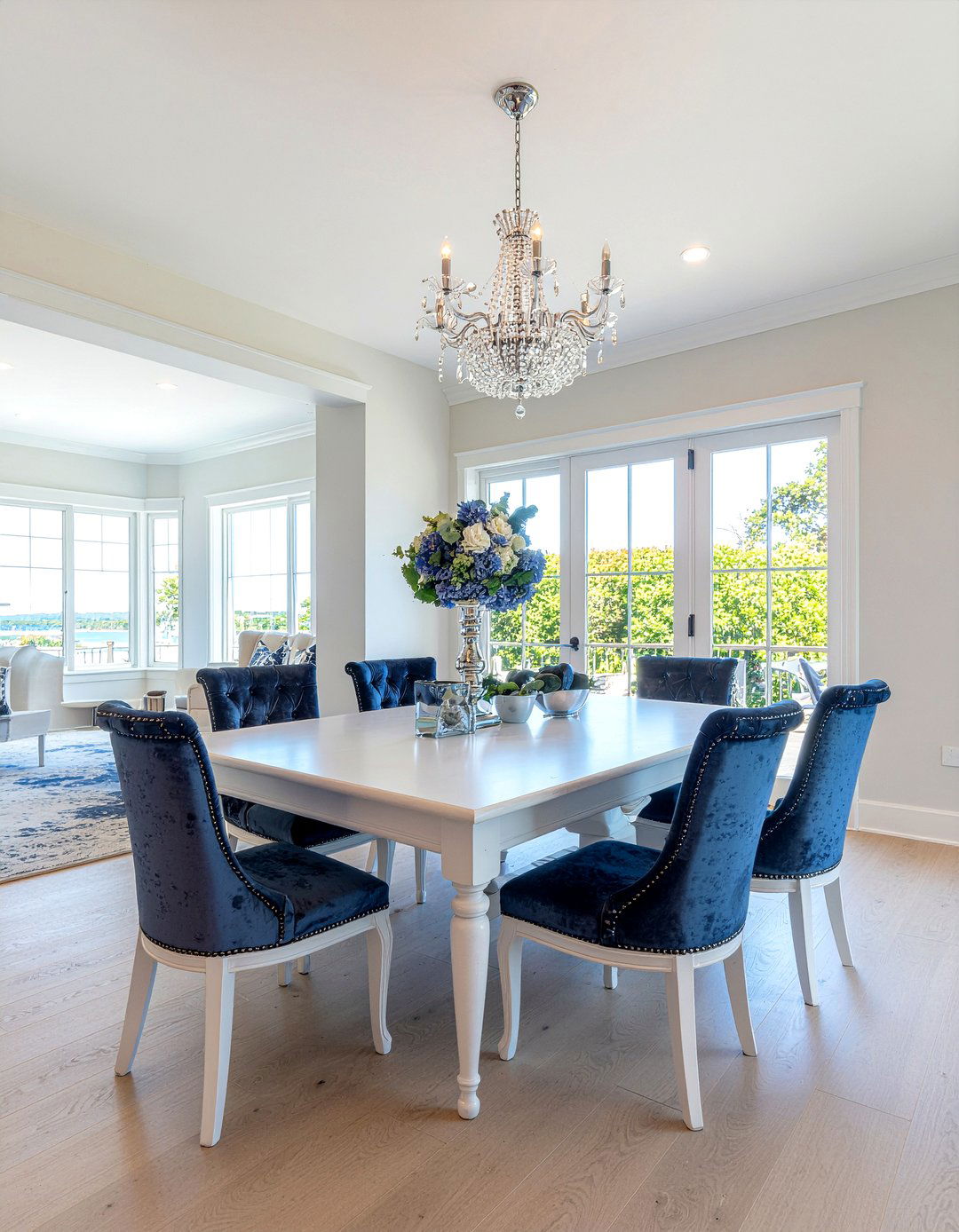 Hamptons Style Dining Room - 30 ocean-inspired dining room ideas
