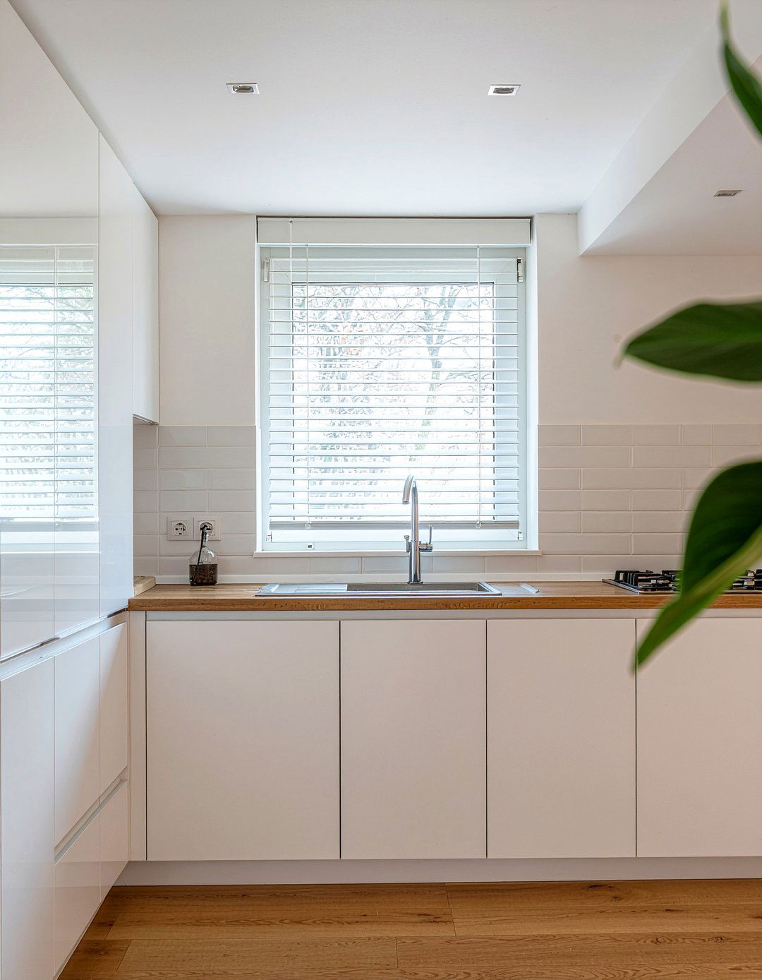 Handleless kitchen shutters - 30 kitchen shutter ideas