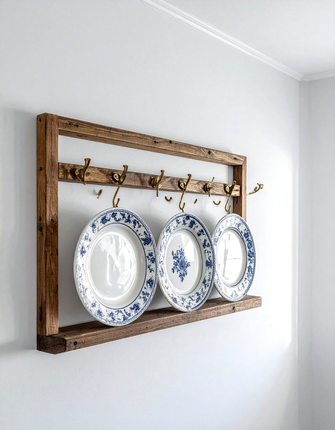 Hanging Plate Rack - 30 dining room vertical storage ideas