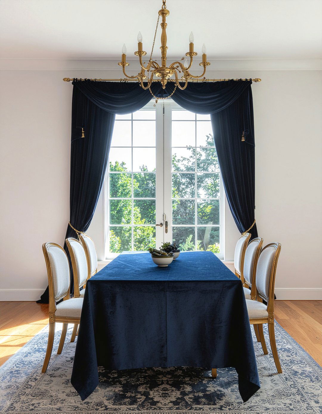 Heavy Dining Room Drapery - 30 historic home dining room ideas