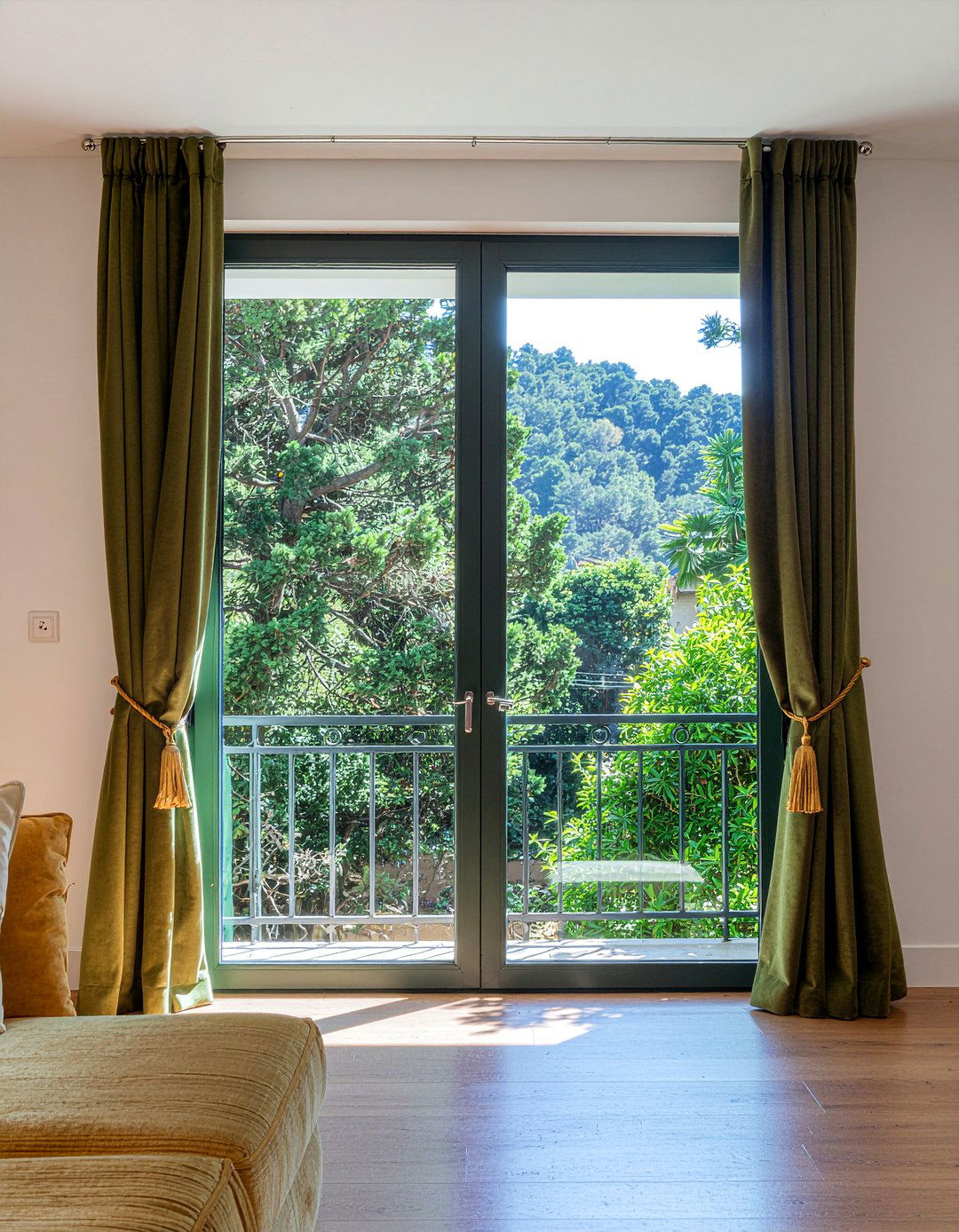 Heavy Velvet Drapes - 30 Tuscan living room ideas