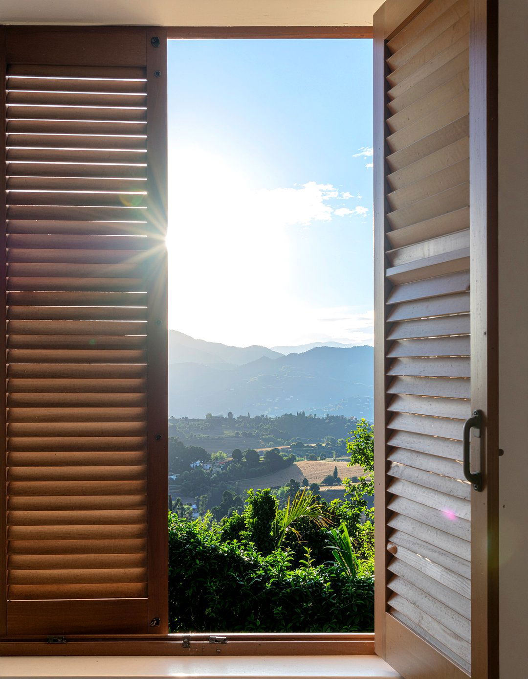 Heavy Window Shutters - 30 Tuscan bedroom ideas