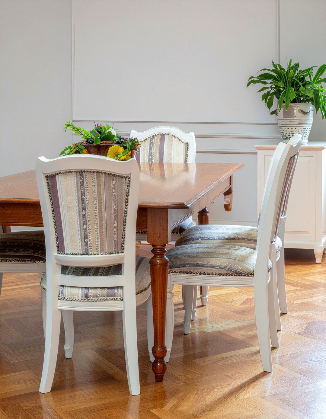 Hepplewhite dining chairs - 30 Georgian dining room ideas