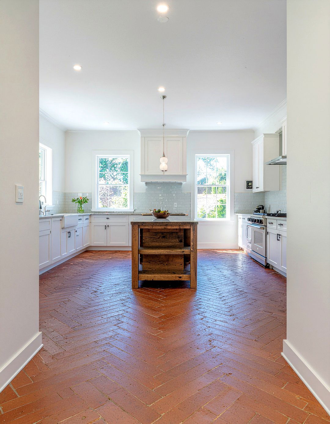 Herringbone pattern brick floor kitchen - 30 brick floor kitchen ideas