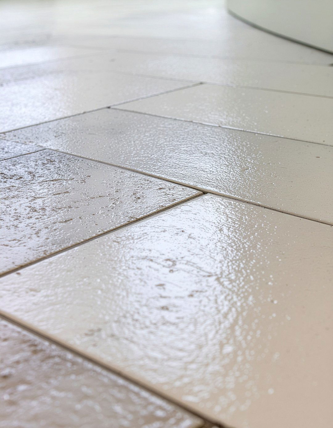 Herringbone tile - 30 luxe bathroom ideas