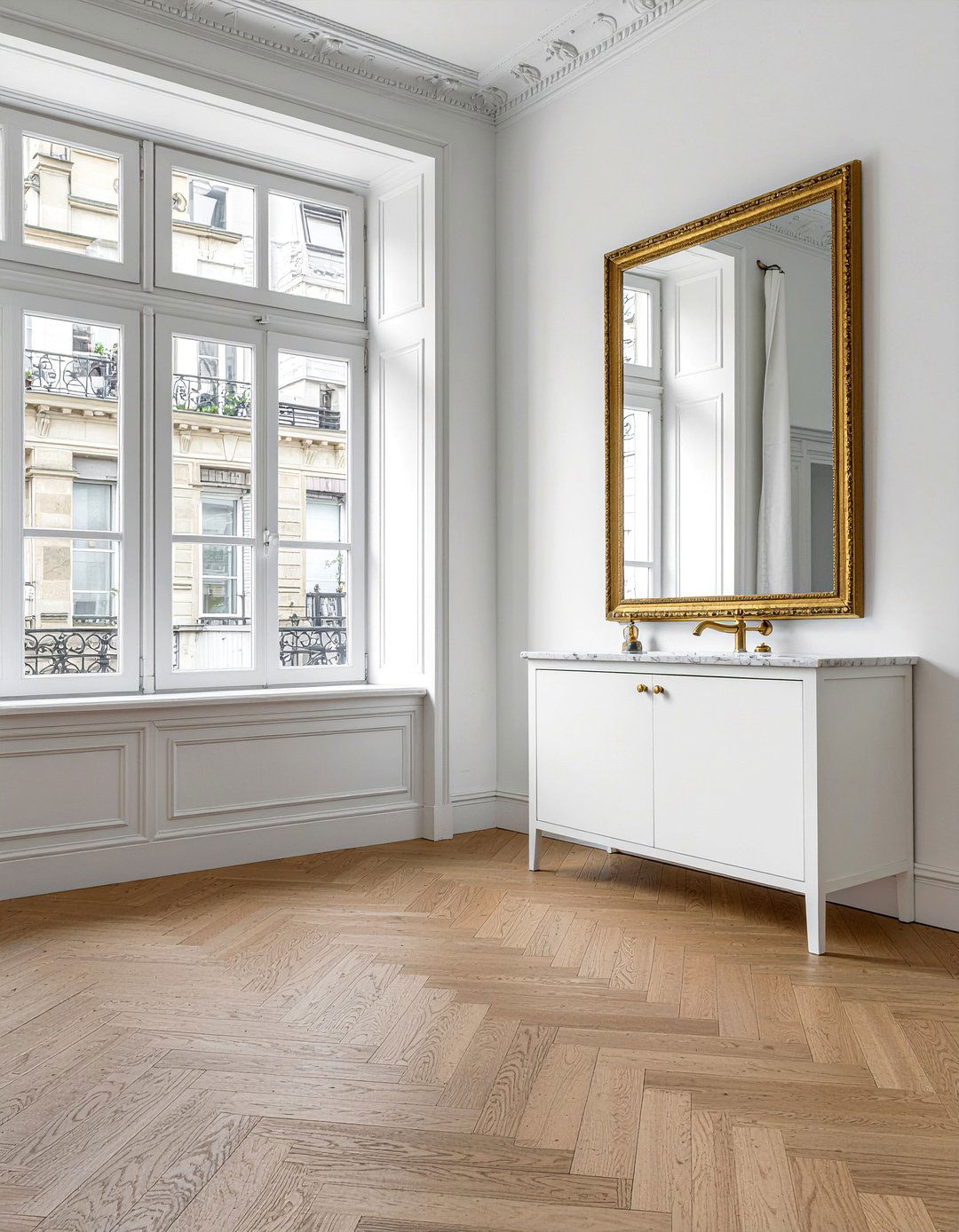 Herringbone wood floor - 30 French bathroom ideas